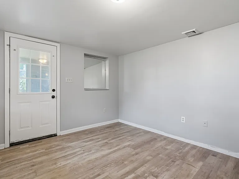 214 Campbell St — Photo 4