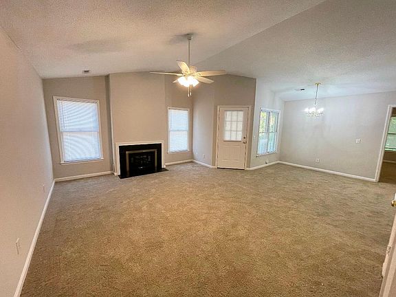 4th image of 102 D W Victoria Ct