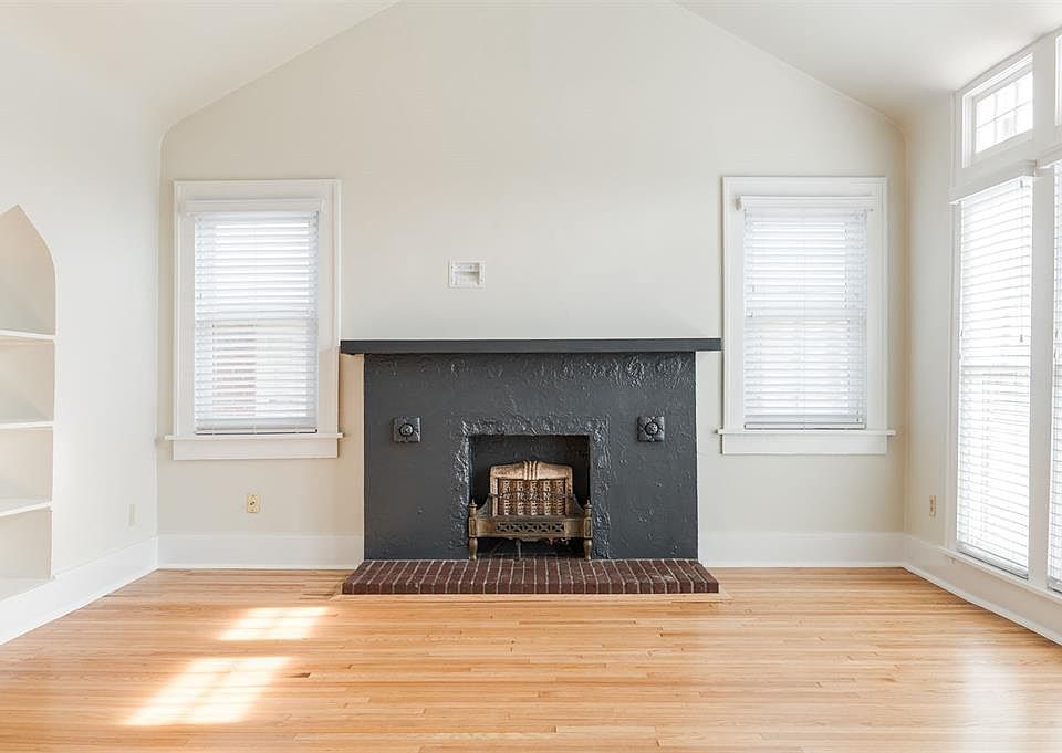 1st image of 527 NW 22nd St