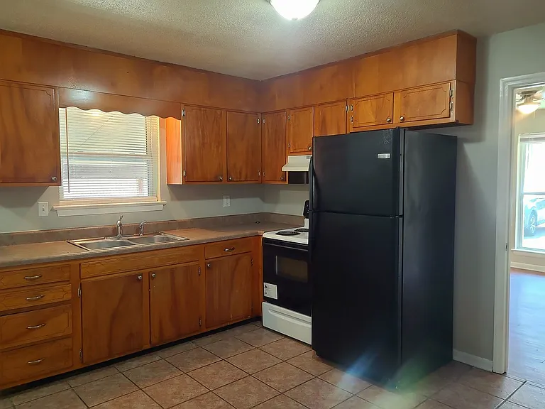 3329 Pinewood Ave #B — Photo 4
