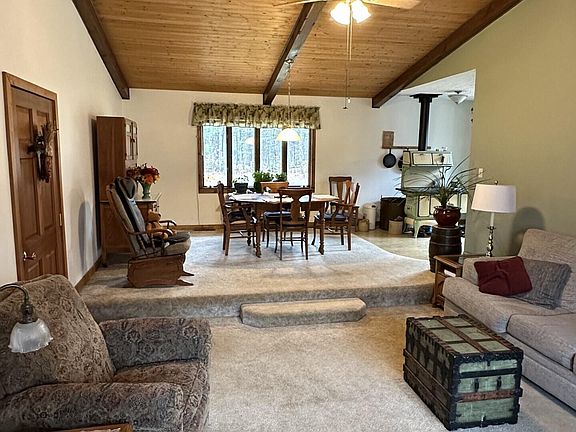 4th image of 745 Robinhood Ln