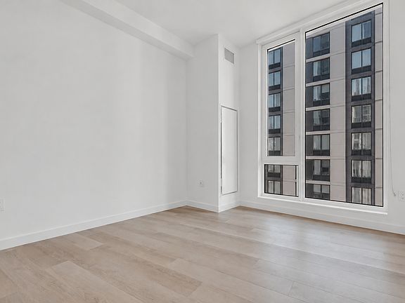 3rd image of 29-17 40th Ave #505