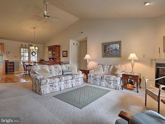 3rd image of 16 Thorndale Dr #L-0191