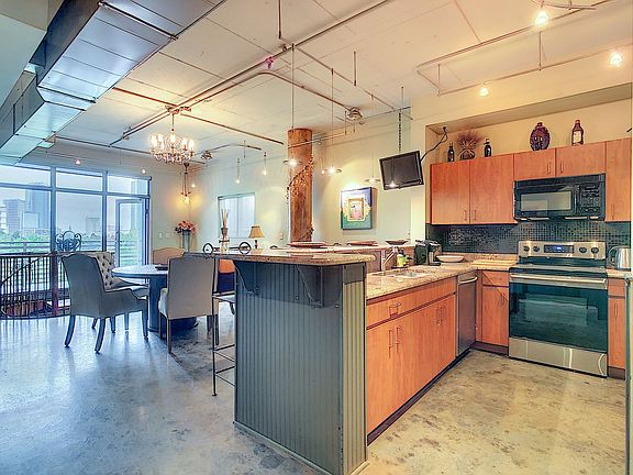4th image of 10 N Summerlin Ave Unit 30