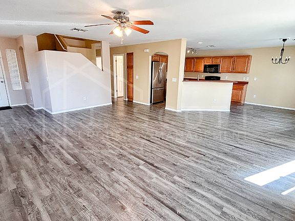 3rd image of 31860 N Cheyenne Cir