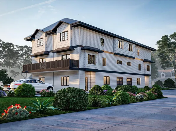913 Dale St #4, Saanich, BC V8X 2V9