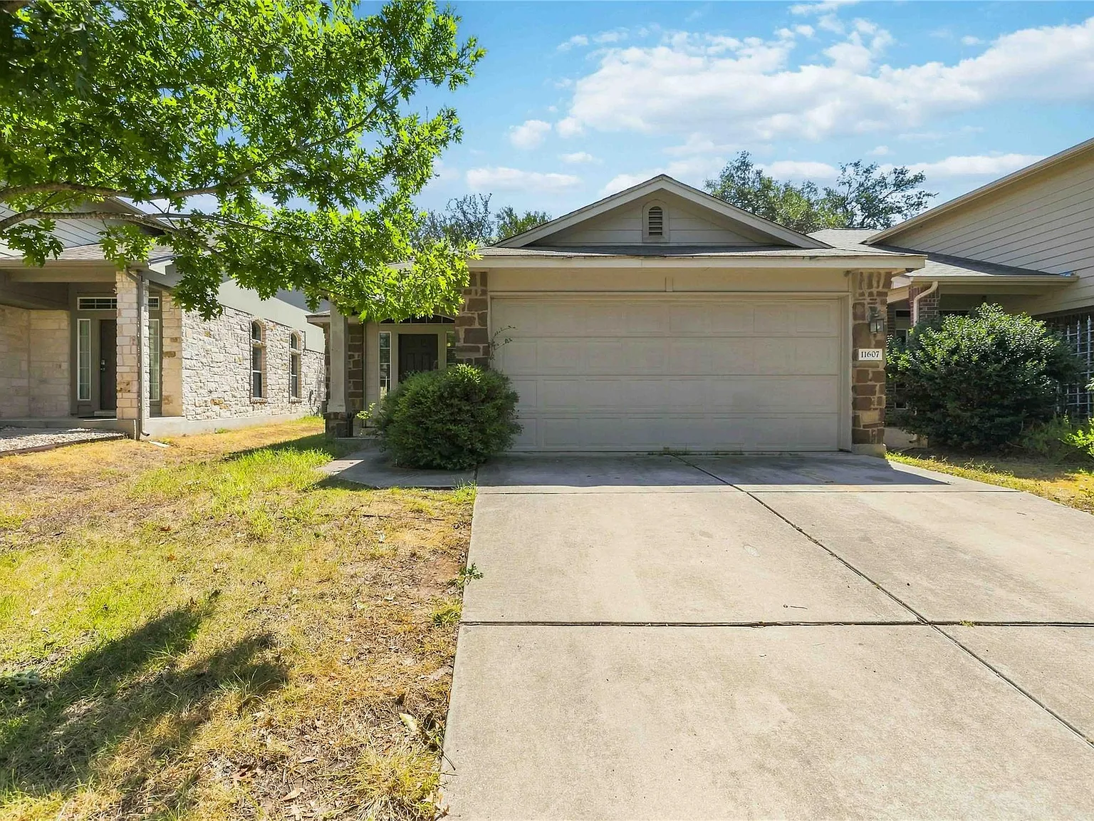 3 bed, 2.0 bath, 1346 sqft, $2,100 — Photo 2