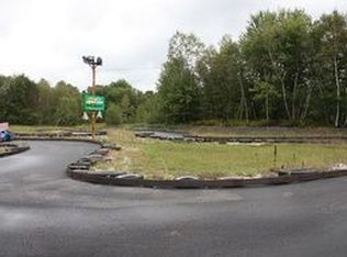 32 Lewiston St, Mechanic Falls, ME 04256