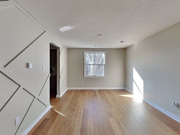 3rd image of 2832 Sheffield Dr
