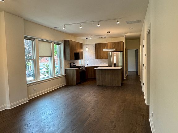 5th image of 1201 W Cornelia Ave #1