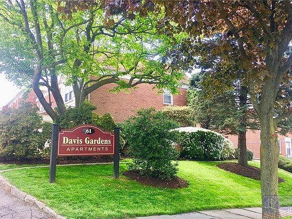 3rd image of 61 Davis Ave