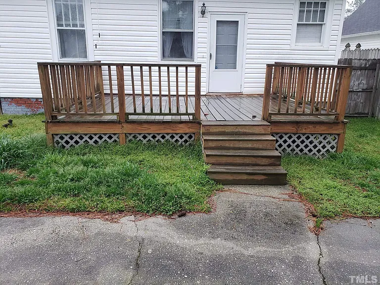 204 E Davis St — Photo 17
