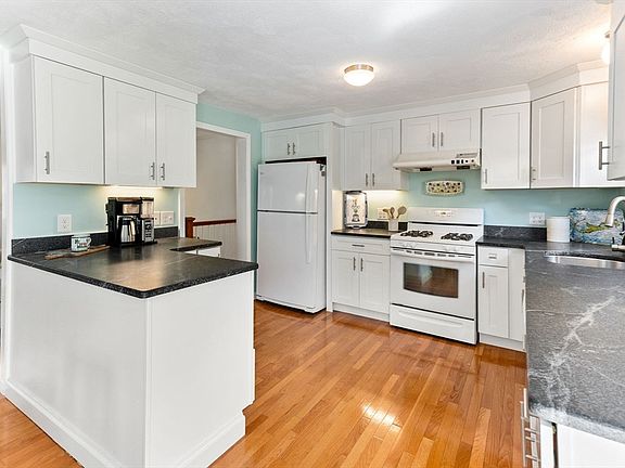 5th image of 8 Green St