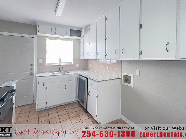 907 Wells St — Photo 10