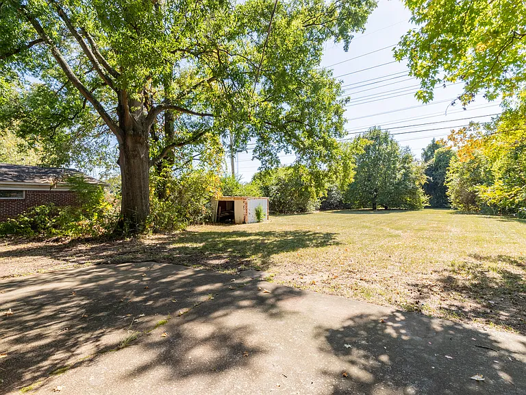 1539 Eason Ave — Photo 18