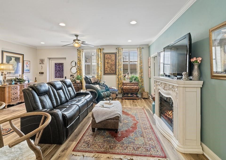 1st image of 603 W 6th Ave Unit 103