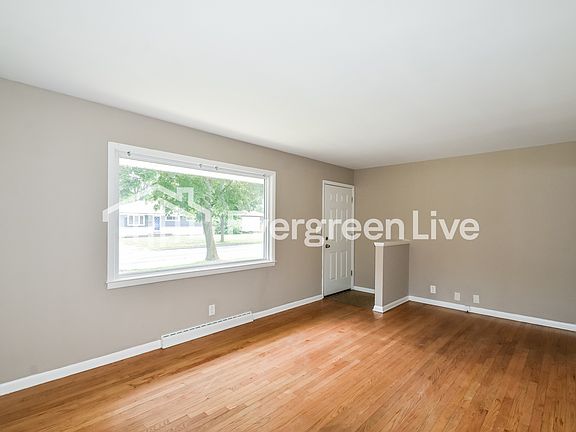 4th image of 8914 W Custer Ave