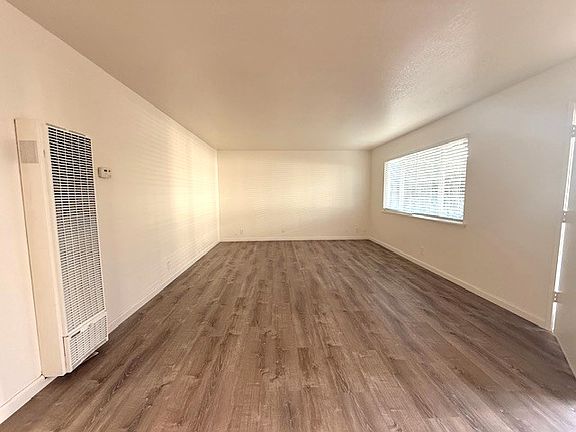 4th image of 590 Stoney Ct APT 103B