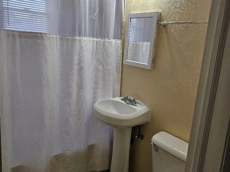 4522 N Teutonia Ave — Photo 4