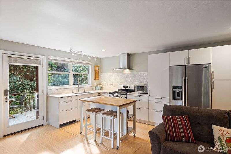 3rd image of 6000 17th Avenue SW #23
