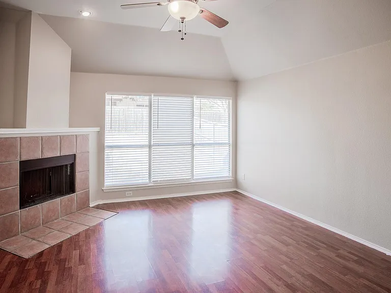 6823 Woodcrest Ln — Photo 16