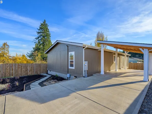 826 SW Cherry St #Par2, Willamina, OR 97396