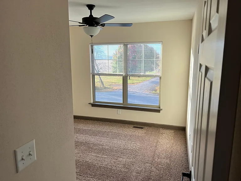 406 E Main St — Photo 13