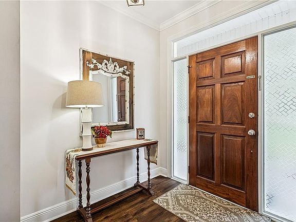 3rd image of 213 Longfellow Ln