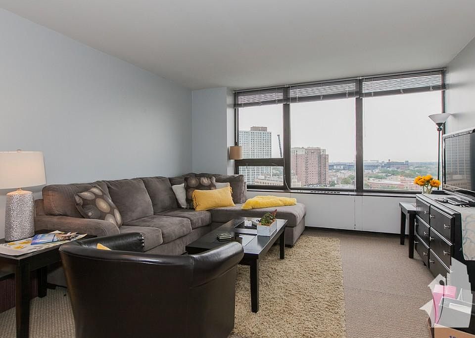 1st image of 3930 N Pine Grove Ave #1510KCH