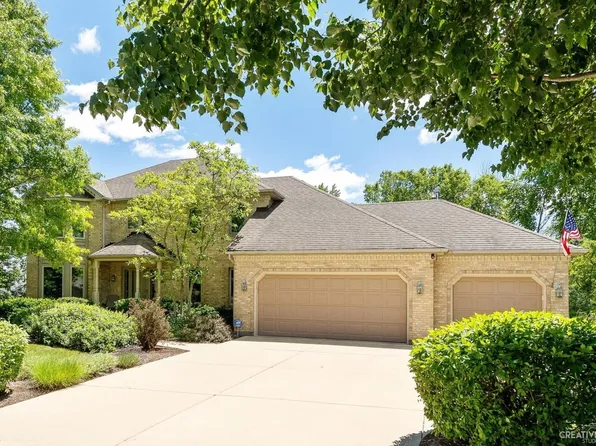 2442 Big Woods Dr, Batavia, IL 60510