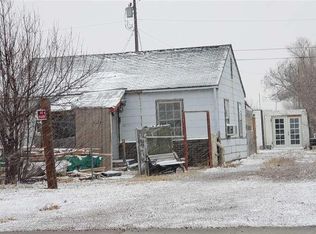 664 N 3rd Ave, Mills, WY 82604