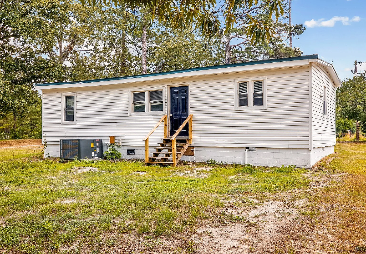 3 bed, 2.0 bath, 1176 sqft, $1,250 — Photo 3