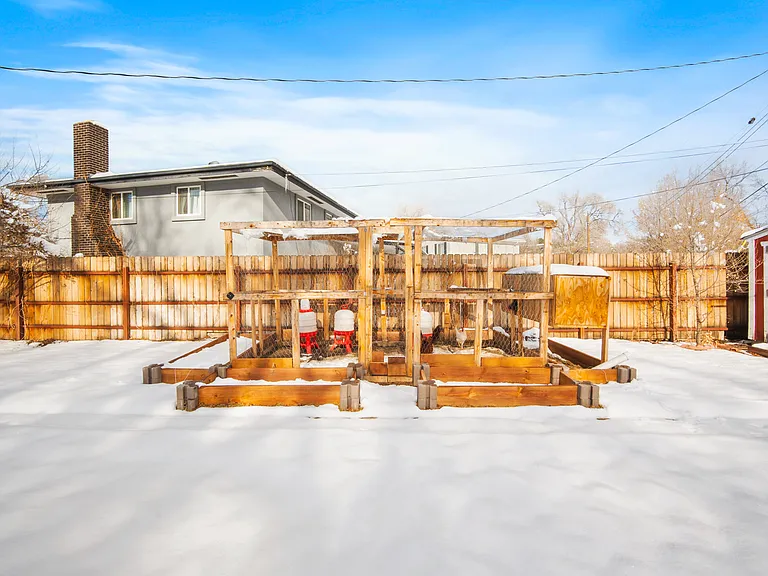 638 Dove Pl — Photo 38