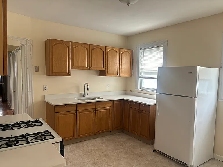 61 Robinson St #2 — Photo 6