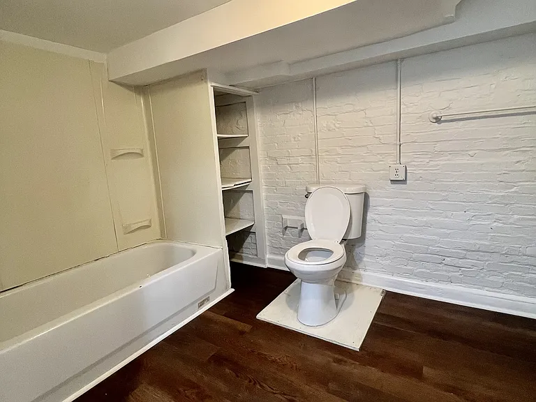 440 N Luzerne Ave — Photo 41