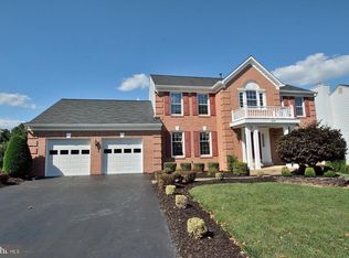 6032 Woodlake Ln, Alexandria, VA 22315