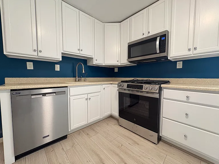 12905 Atlantic Ave — Photo 3
