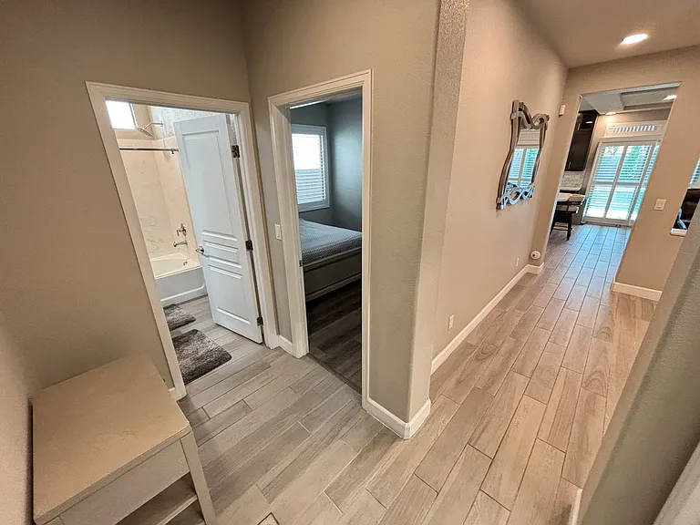 11194 Formosa Springs Ct — Photo 17