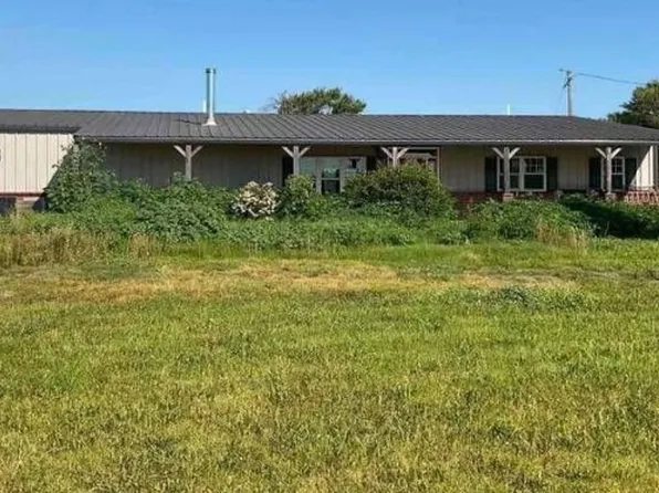 371 S Drury Rd, Wellington, KS 67152