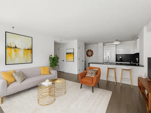 385 First Avenue image 2 of 16