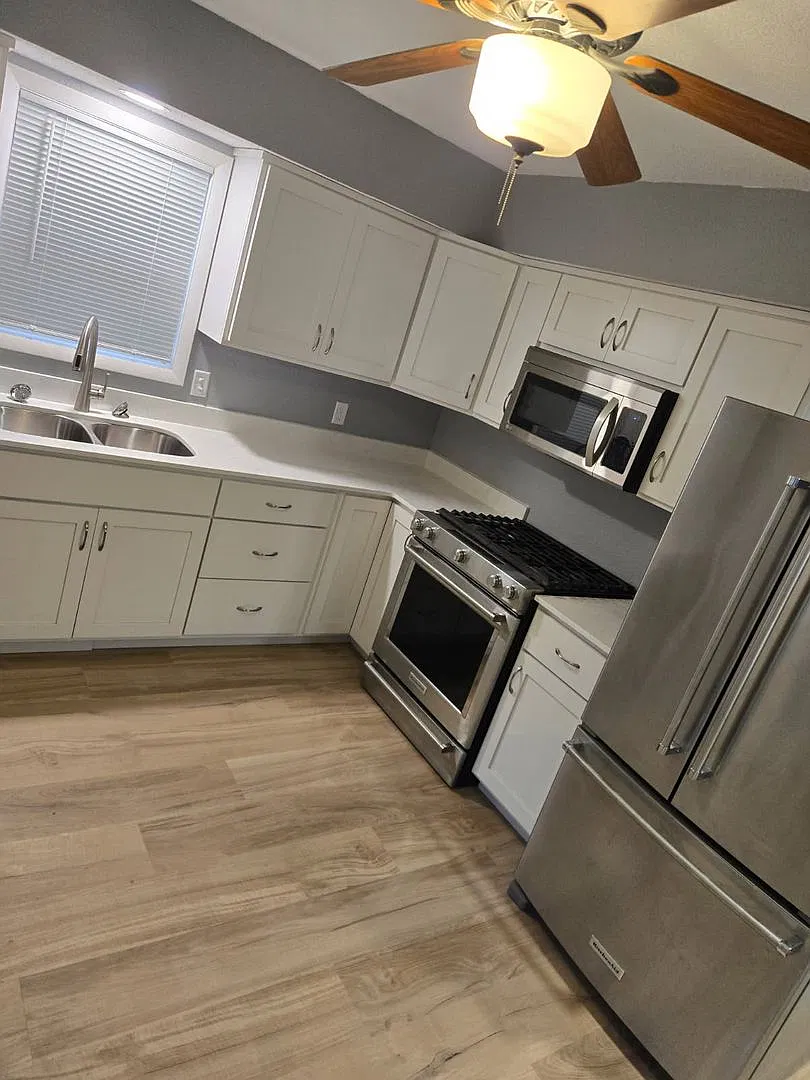 Freshly renovated, bright, and ready for you! — Photo 4