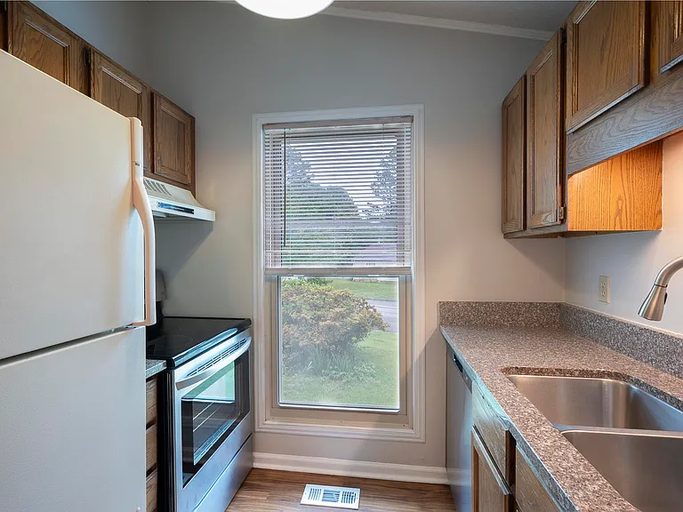 4 Baytree Ct #A — Photo 10