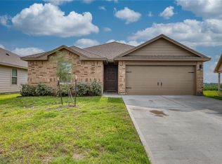 138 Donegal St, Sinton, TX 78387