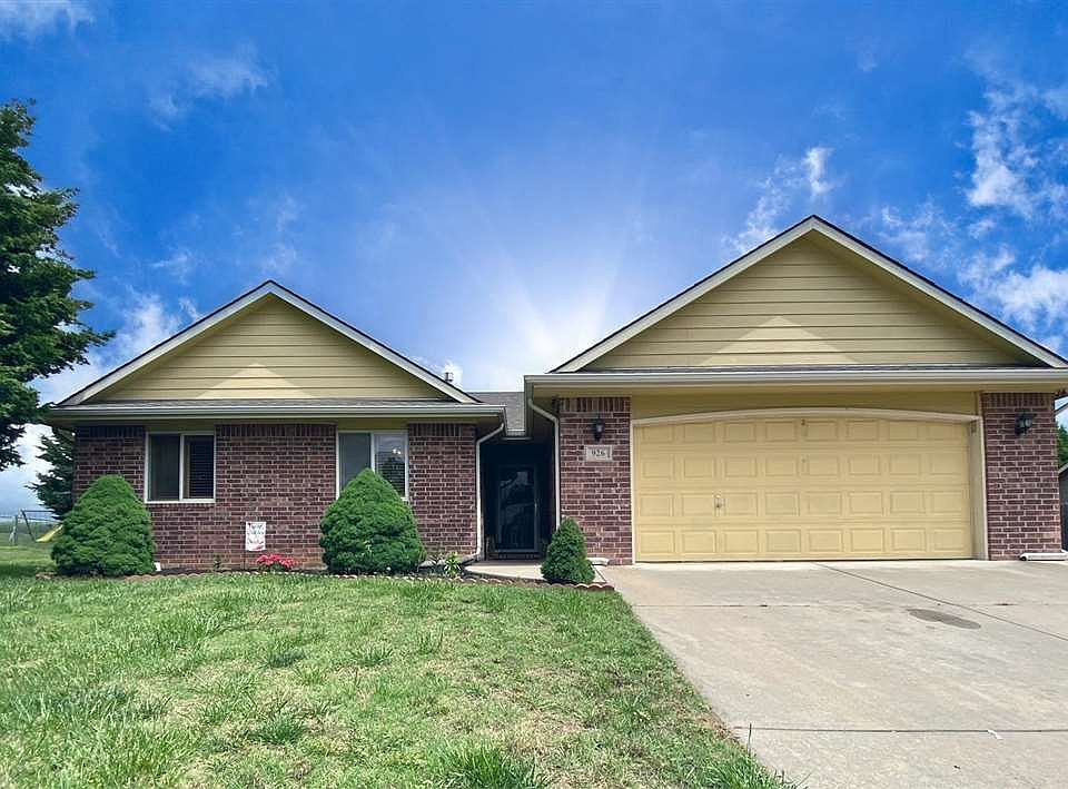 1st image of 926 Forrest Glenn Dr