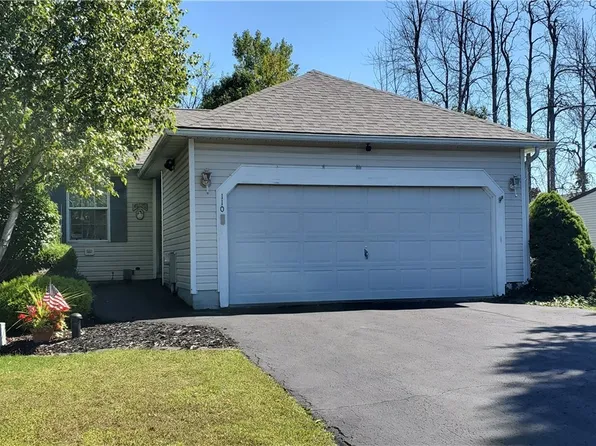 110 Braintree Dr, Liverpool, NY 13088