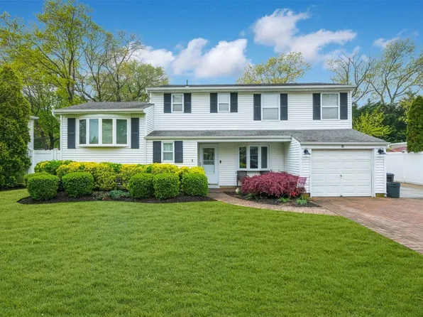 8 Hawk Drive, Selden, NY 11784