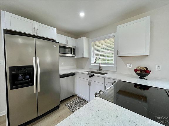 4th image of 205 Taylor Dr