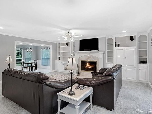 3rd image of 2843 Hillcrest Cir