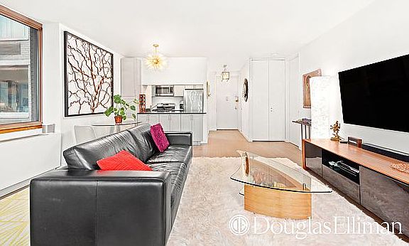 5th image of 235 E 40th St APT 16B