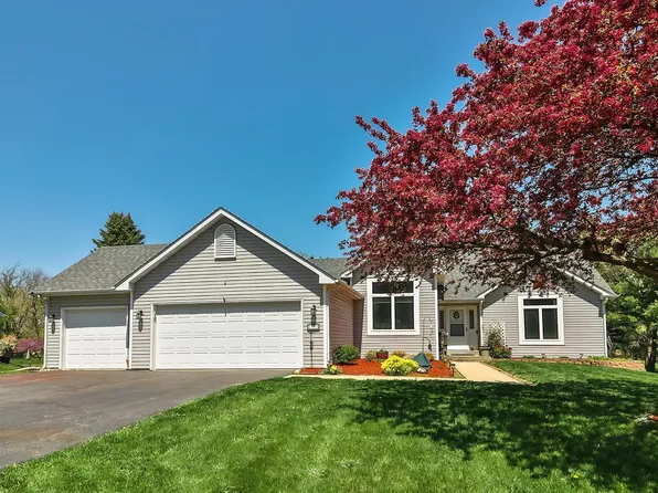 5296 E Nordic Woods Dr, Byron, IL 61010